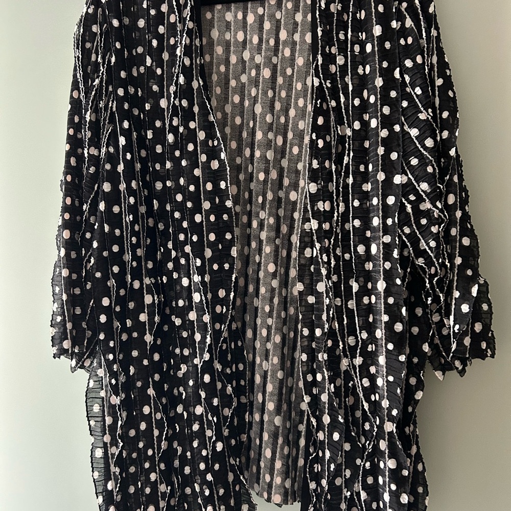 Nicaya Women’s 2X Black & White Polka Dot Crinkle Cardigan